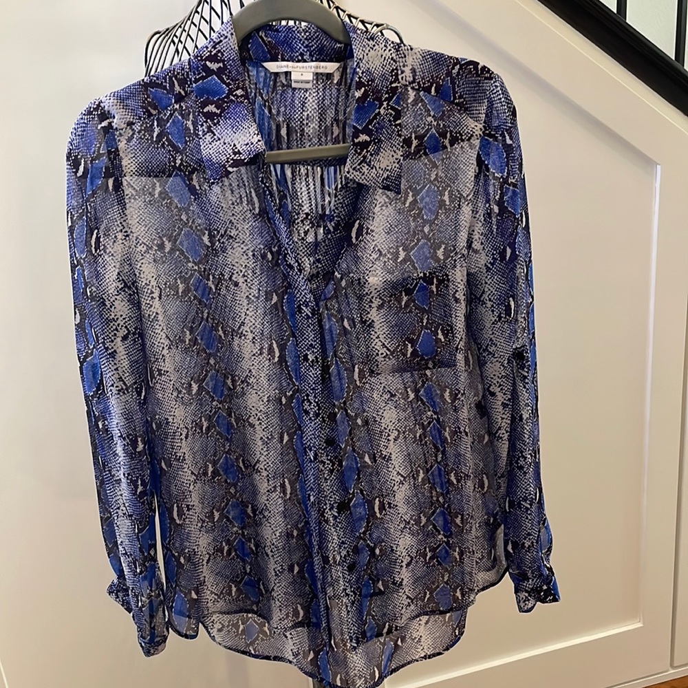 Sheer snake print Diane con Furstenberg button up blouse size 8. 100% Silk